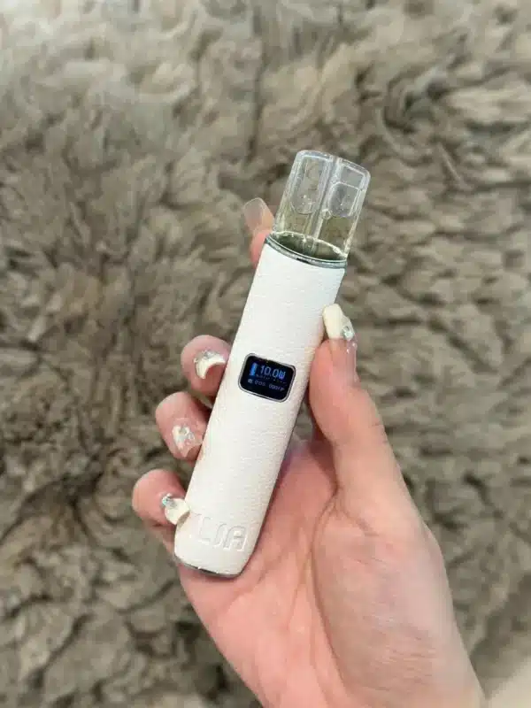 illa哩啞一代皮革主機 慕雪白